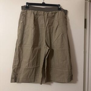 Bermuda Shorts NWOT
